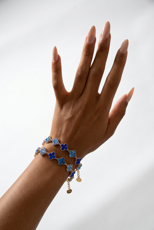 Bracelet Aura Bleue – Fleurs & Cristaux